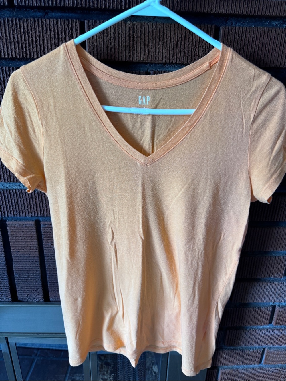 GAP Women's V-Neck Tee in Light Peach